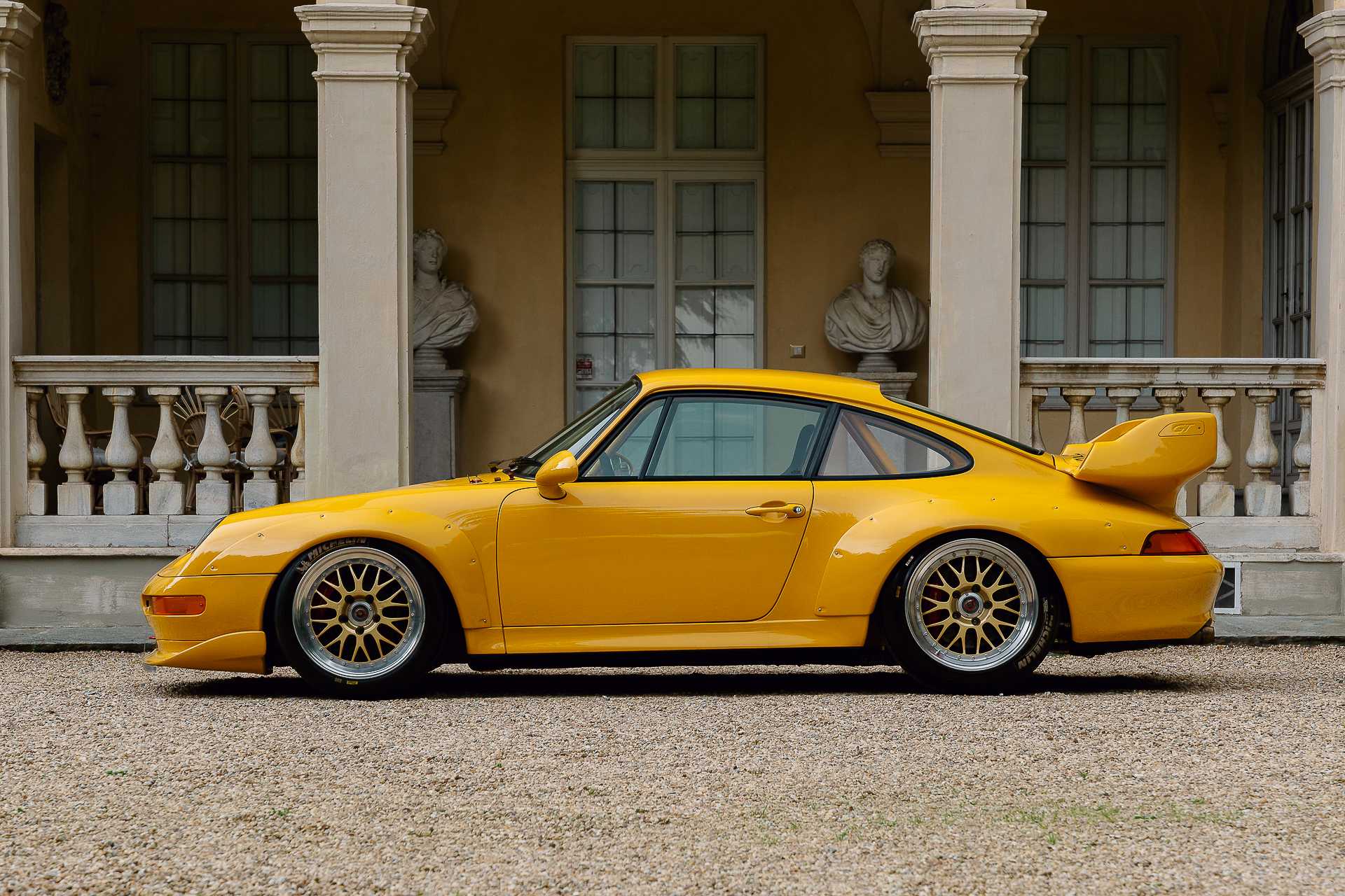 1995 Porsche 911 993 GT2 R | Girardo & Co